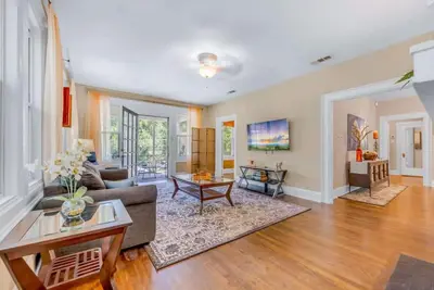 Image de New! Wycliff House - Oak Lawn Walker's Paradise
