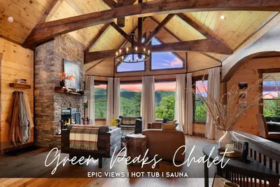 Image de Green Peaks | Gorgeous Mtn Views + Sauna & Hot Tub Retreat | Luxe Vibes
