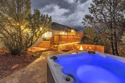 Image de Sedona Southwest Serenity- 180 Red Rock Views + Hot Tub + fire pit & Nearby Trails!