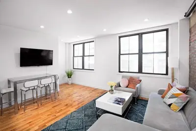 Image de Fantastic 2-Bedroom Townhouse with Private Balconies in West Village