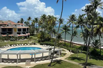 Image de Beachfront Oasis at Crescent Cove with Rooftop Terrace & Pool at Palmas del Mar