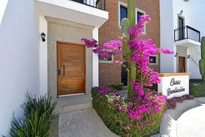 Image de Casa Colibrí - built 2023, Sleeps 9, Secure, 2 blks to Malecon, Private-Htd Pool