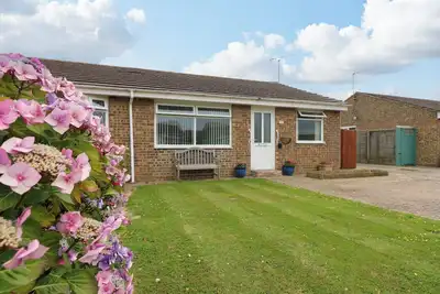 Merryfield, pet friendly, country holiday cottage in Selsey