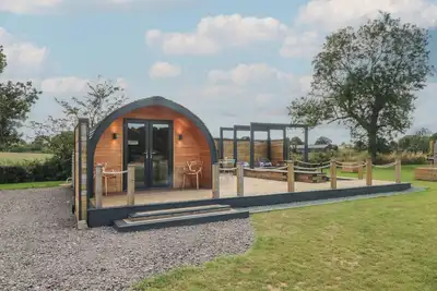 Image de Paradise, romantic, with hot tub in Hodnet