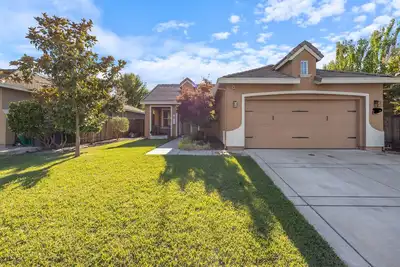 Image de Cozy & Contemporary Sacramento Gateaway