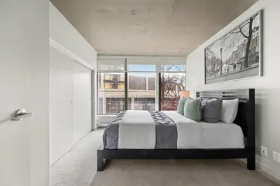Image de Modern Condo in downtown w/ 2 bdr