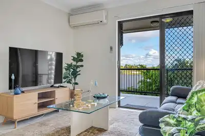 Image de Bright 2-Bed with Private Balcony & Serene View