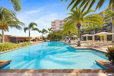 Image de Poolside Eagle Beach Condo at Le Vent 107 by Bocobay