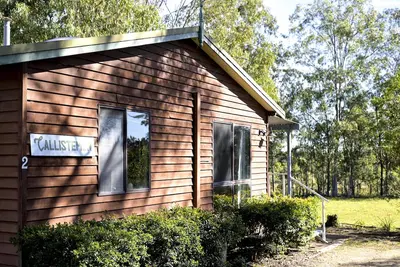 Image de Callistemon Cabin 2 - 2 bedroom with 1 x queen and 2 x singles + sofa bed