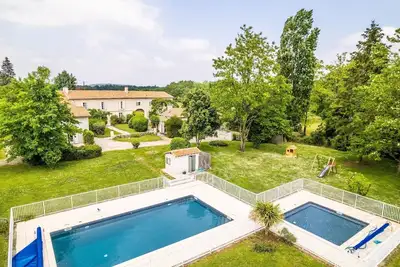 Image de Maison de vacances Ronsenac pour 1 - 28 personnes avec 13 chambres Ă coucher - Maison de vacances