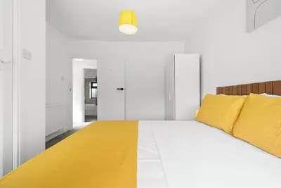 Image de A calm stylish two bedroom semi detached house for a maximum of 4 persons