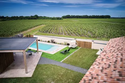 Image de Le repaire Lagardère, détente dans le vignoble de St Emilion