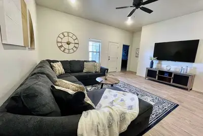 Image de The Golden Paradise  2br 2ba  New Construction