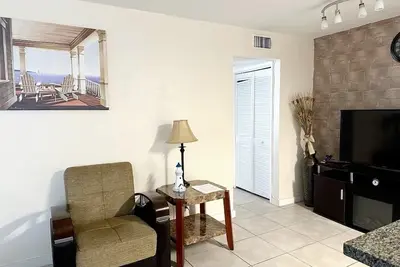 Image de Cozy 1-bedroom condo condo 3 mins from the beach and close to Pompano pier. \n