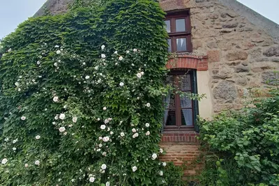 Image de Cottage in Burgundy - quiet yet central