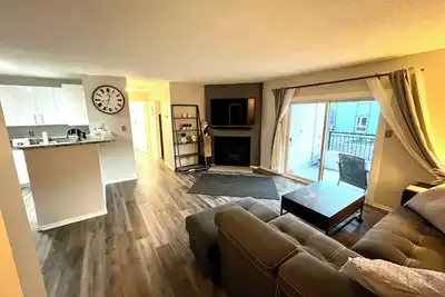 Image de Modern Tuxedo Condo