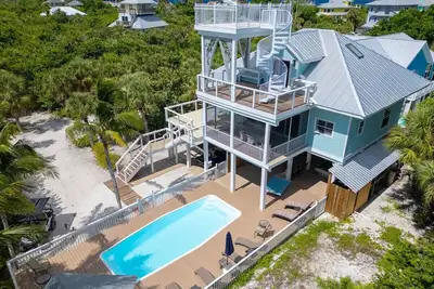 Image de Wicked Dolphins: Private Pool, Tiki Bar & Golf Cart Included