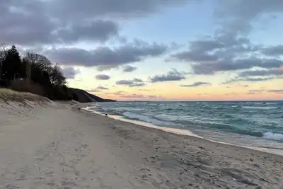 Image de Relaxing Family Vacation Home Steps from Lake Michigan Beaches, Golf, and Fun.
