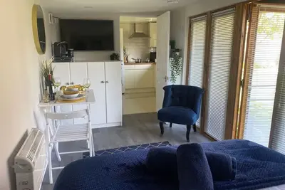 Image de Cosy 1 bed Garden Lodge Close to Nottingham Centre