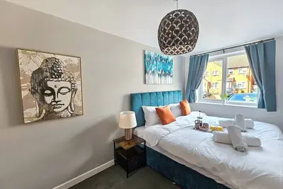 Image de The Hewlett Court Terracotta by Fortuna Property