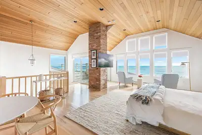 Image de Oceanfront Luxury Home Perfect for Getaway
