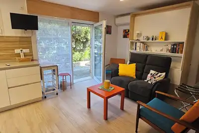 Image de Appartement moderne, tout confort, avec vue sur Îles de Lérins et accès jardin