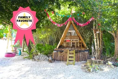 Image de Two-Bedroom Family Bungalow -at- Your Happy Place! \n\n