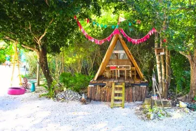 Image de Peace, Love & Wifi - Poolside Family Bungalow\n\n