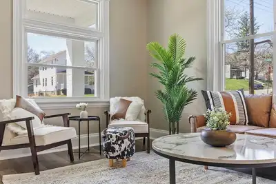 Image de Cozy 2br Home w/ office and parking!