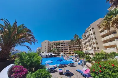 Image de Apartamento Dúplex 3 Dormitorios con Terraza y Patio Interior en Los Cristianos