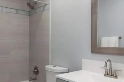Image de Beautiful Midvale Oasis \/cozy n' Sleek gem \/ W&D