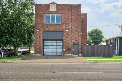 Image de Charming 4-bedroom historic Firestation in Saint Paul with WiFi, Ac