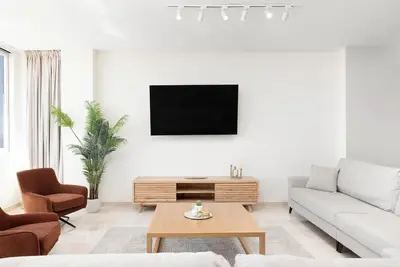 Image de Stunning Marina Seaview Penthouse with 4 bedrooms, WiFi, Ac, and parking