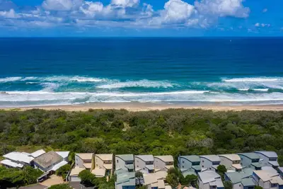 Image de Seaside Home- Direct beach access & pet friendly
