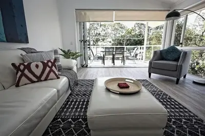 Image de Riverside Townhouse w/ pool by Stay Noosa