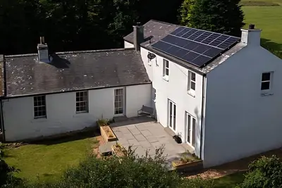 Image de Large country house with garden, outdoor spa area & games room by Get Better Get