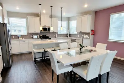 Image de Brand new! Modern Luxury TownHome. Great location in North Gate, near Usafa