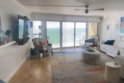 Image de Paradise Found: Stunning Oceanfront 2 bed/2. 5 bath Condo