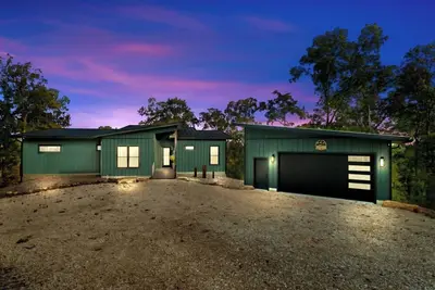 Image de Luxurious 5-bedroom Treehouse with panoramic view of beautiful Alpine Lake.