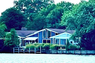 Image de Scenic Lakefront Retreat / Pool / King Master / Hidden Gem /