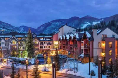 Image de Ski in/out 2br condo at Lionshead Gondola - outdoor pool, hot tub, dining onsite