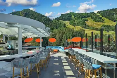 Image de Ski-In, Ski-Out Luxury Aspen 3br w/ on-site dining and rooftop pool and hot tub!