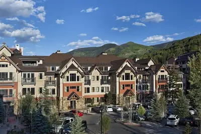 Image de Ski in/ski out 3br Lionshead condo at gondola w/ slopeside pool, gym & parking!
