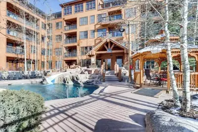Image de Spacious Springs 3br condo w/ pool, hot tubs, fitness center - walk to gondola!