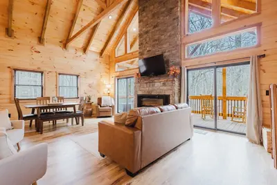 Image de The Lazy Maple in Rrg - Fire pit/ hot tub/ arcade/wifi