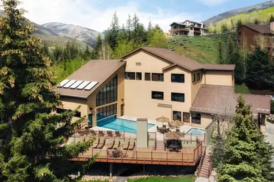 Image de Streamside 1br in West Vail - shuttle to slopes, pool, gym, game room & more!