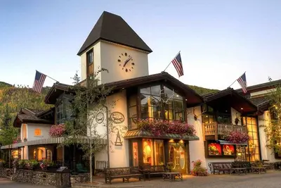 Image de Spacious & convenient 4br 4ba condo in Vail Village - steps to gondola!
