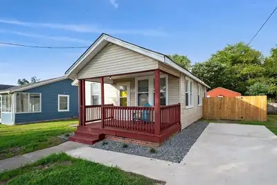 Image de Close Beach Access - 150 Yards to Fishing Pier!