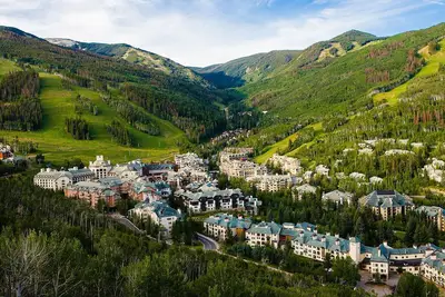 Image de Platinum 2br ski in/ski out residence in Bc Village - heated pool & hot tubs!
