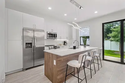 Image de TampaCentral 27, Refined Style, FullyStocked/Quiet